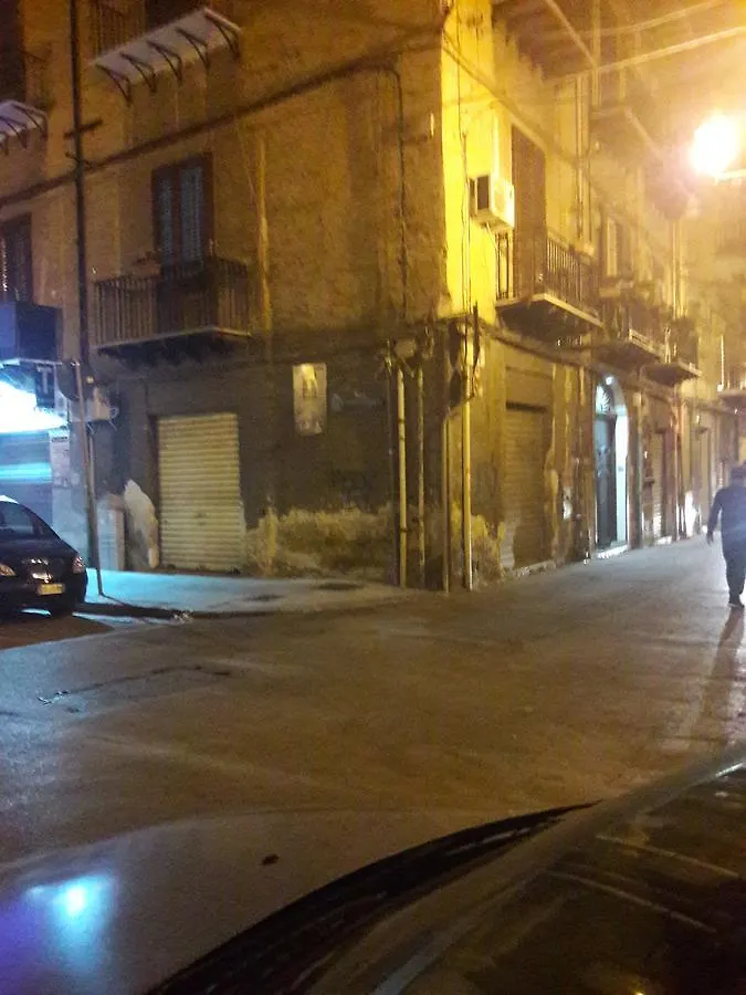 Dietro Al Massimo Palermo Bed & Breakfast